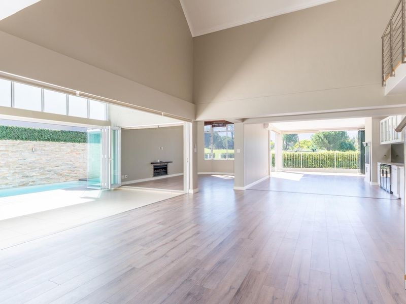 Luxury 3 Bedroom Home to rent in Boschenmeer Golf Estate - Photo 3
