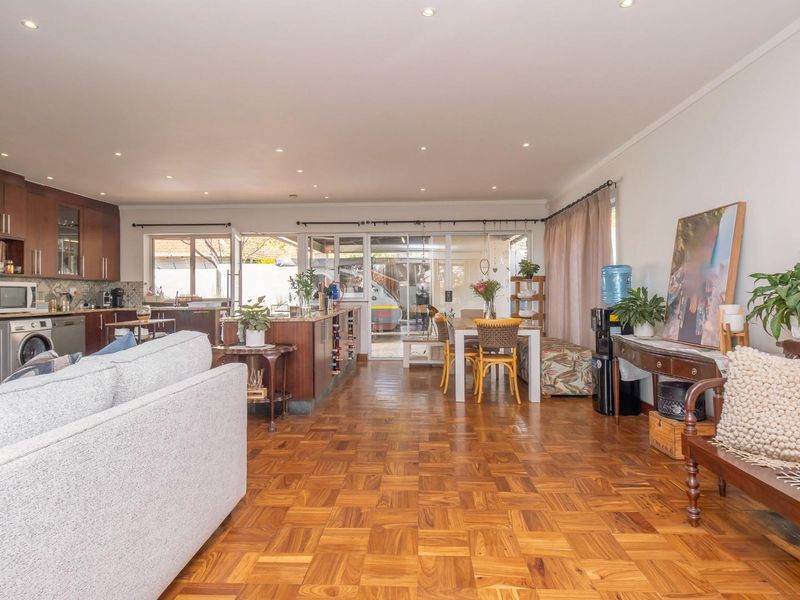 Spacious and secure 3 bedroom, 2 bathroom  house in proximity to Rosebank CBD and Parkhurst lifestyl - Photo 9