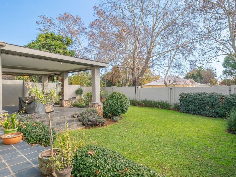 Spacious and secure 3 bedroom, 2 bathroom  house in proximity to Rosebank CBD and Parkhurst lifestyl - Photo 2