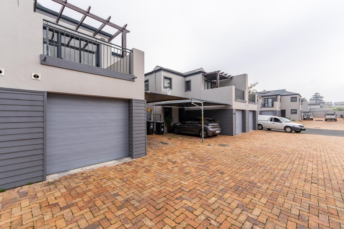 Modern 3 Bedroom Duplex in popular Schoongezicht park. Brackenfell FOR SALE at R2,295mill - Photo 4