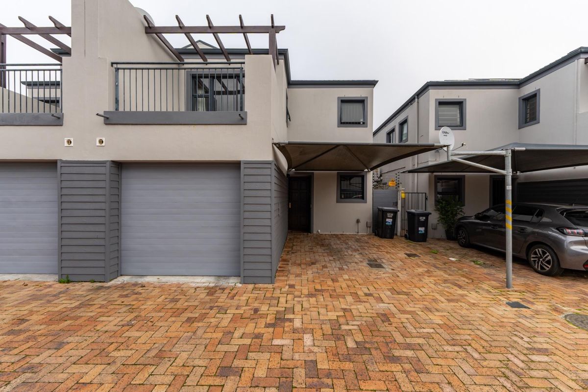 Modern 3 Bedroom Duplex in popular Schoongezicht park. Brackenfell FOR SALE at R2,295mill - Photo 2