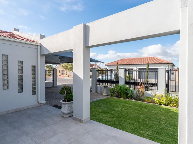 IMMACULATE FAMILY HOME WITH EVERY EXTRA IN PRIME PORT OWEN POSITION! - Photo 5
