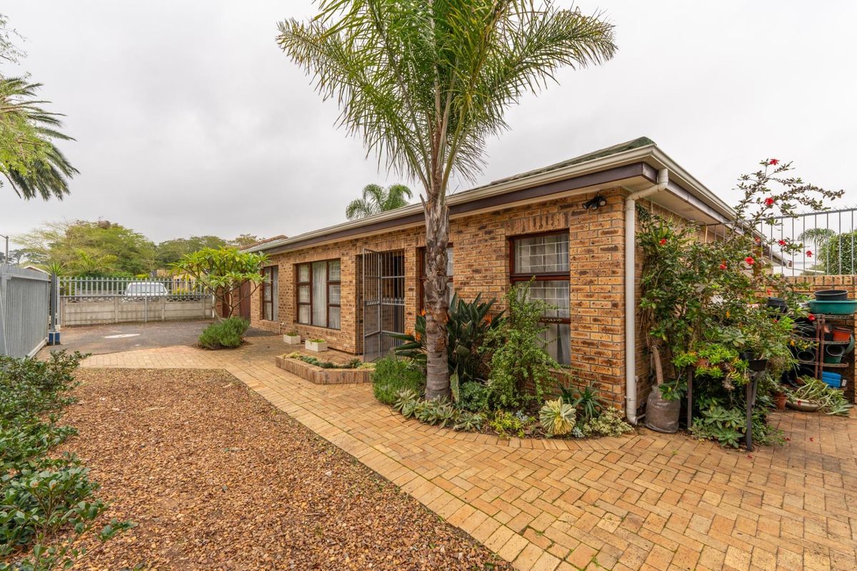 Charming 3-Bedroom Family Home in Bracken Heights, Brackenfell FOR SALE at R3.675mill - Photo 2