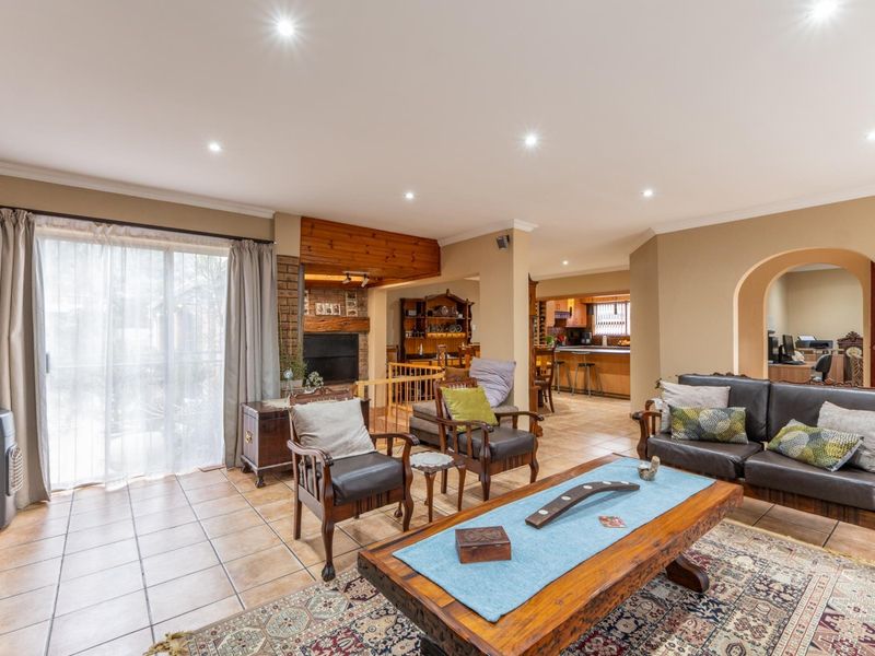 Charming 3-Bedroom Family Home in Bracken Heights, Brackenfell FOR SALE at R3.675mill - Photo 8