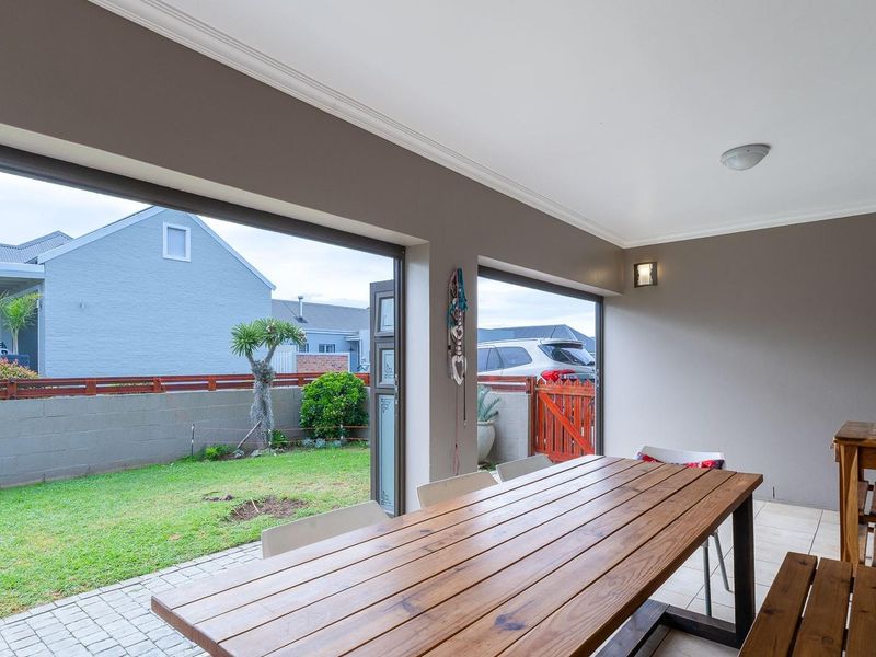 A home where you can truly entertain and enjoy great company. - Photo 8