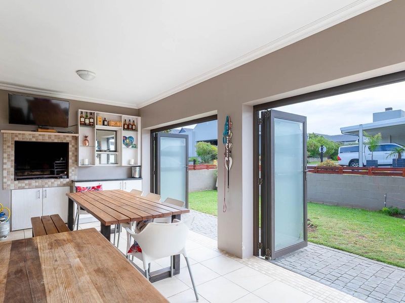 A home where you can truly entertain and enjoy great company. - Photo 5
