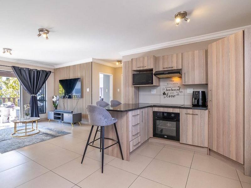 Pristine 2-bedroom, one bathroom apartment - Photo 1