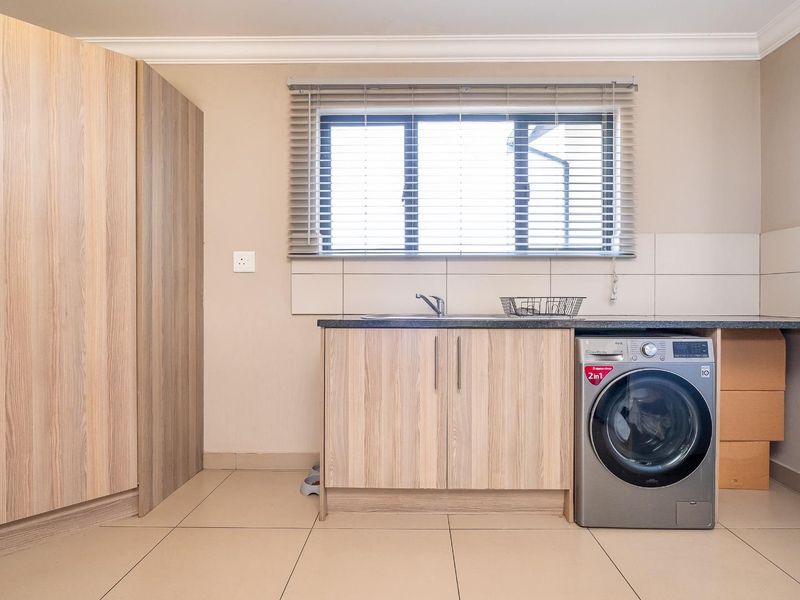 Pristine 2-bedroom, one bathroom apartment - Photo 4