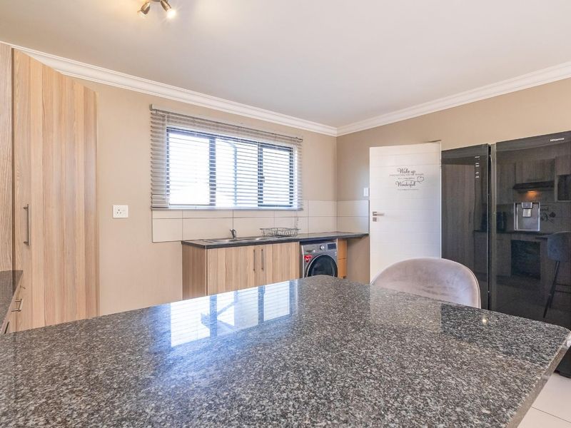 Pristine 2-bedroom, one bathroom apartment - Photo 6