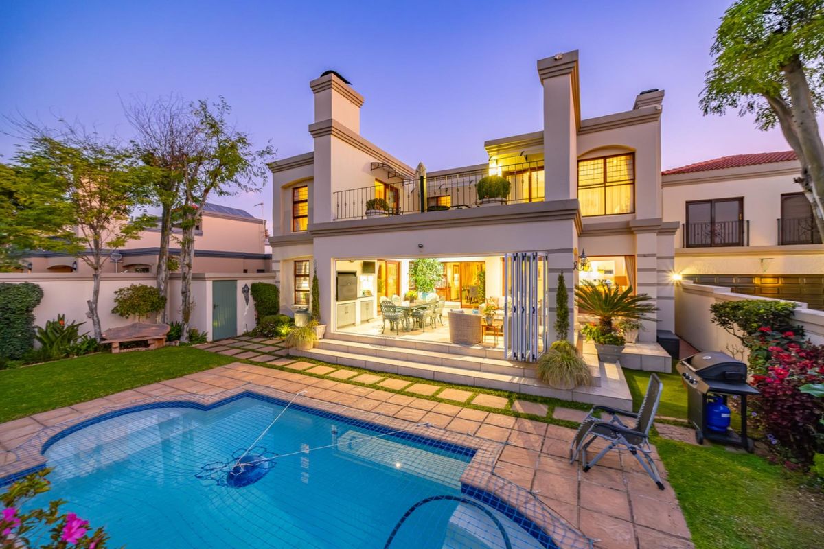 Standout 4 Bedroom Family Home with Wine Cellar, Solar and Water Backup - Photo 2