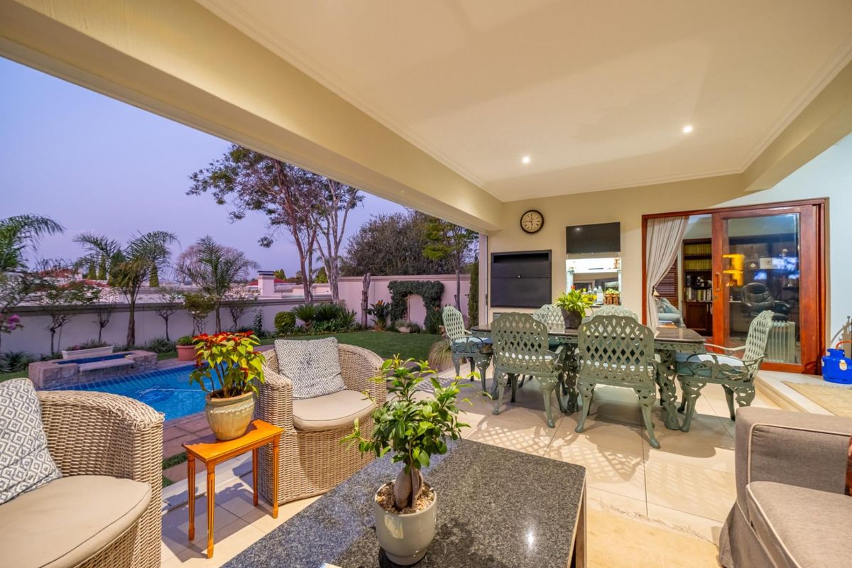 Standout 4 Bedroom Family Home with Wine Cellar, Solar and Water Backup - Photo 3