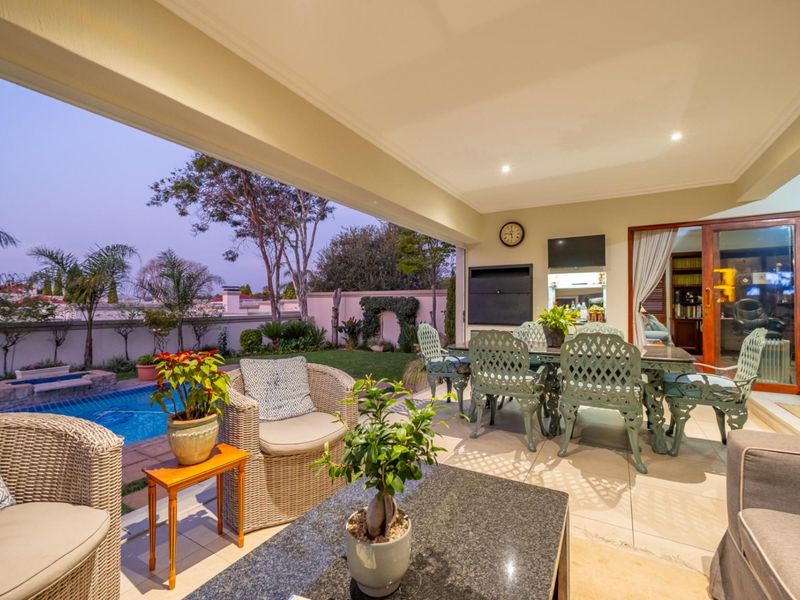 Standout 4 Bedroom Family Home with Wine Cellar, Solar and Water Backup - Photo 3