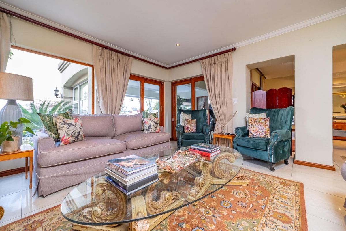 Standout 4 Bedroom Family Home with Wine Cellar, Solar and Water Backup - Photo 4