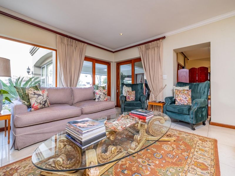 Standout 4 Bedroom Family Home with Wine Cellar, Solar and Water Backup - Photo 4