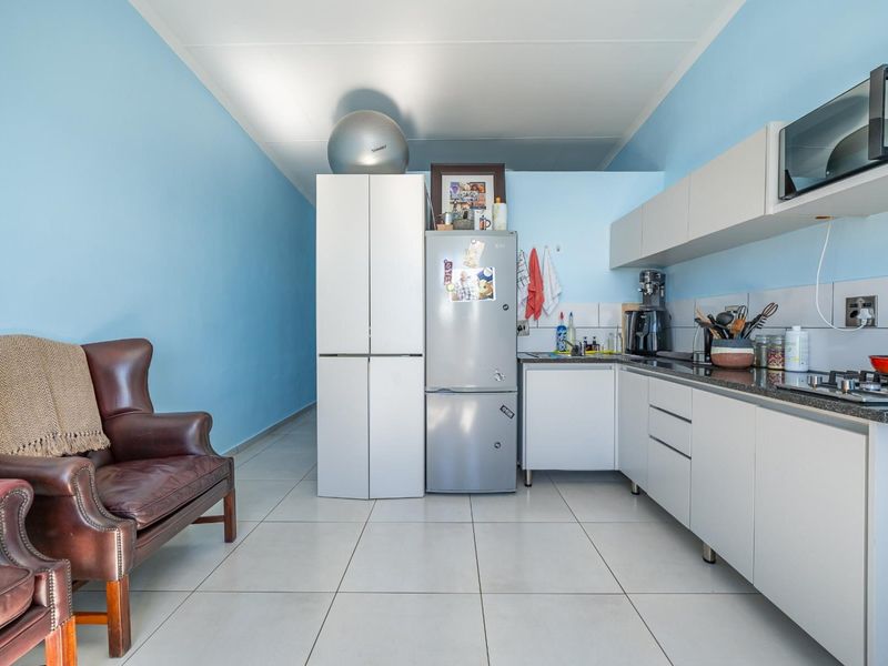 Stylish Top Floor 1-Bedroom Apartment with Stunning Views - Photo 6