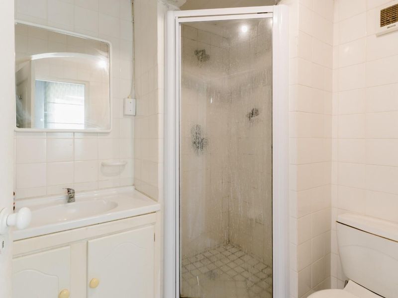 Four Bedroom Investment Property on Campus. - Photo 8