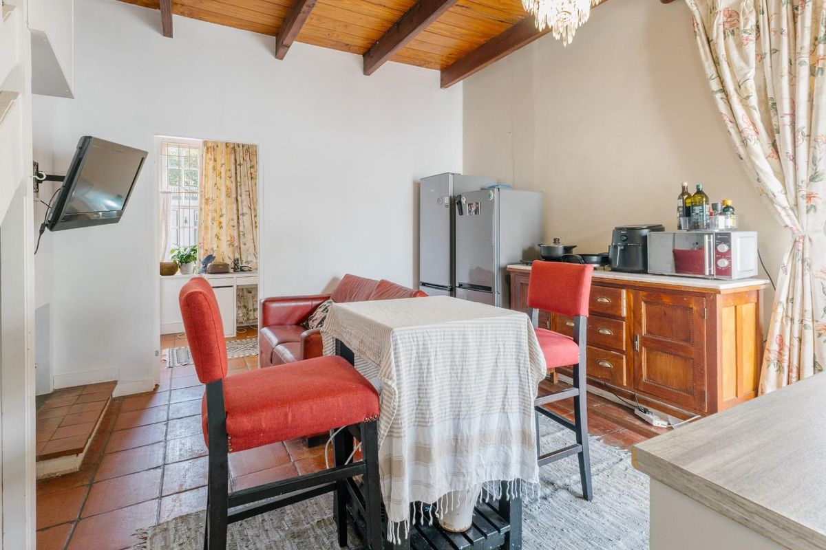 Four Bedroom Investment Property on Campus. - Photo 3
