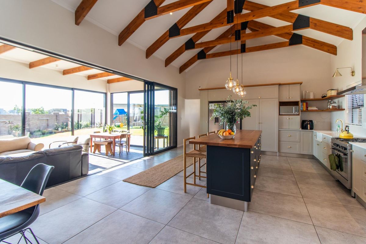 Elegant Double-Story Family Home - Photo 4