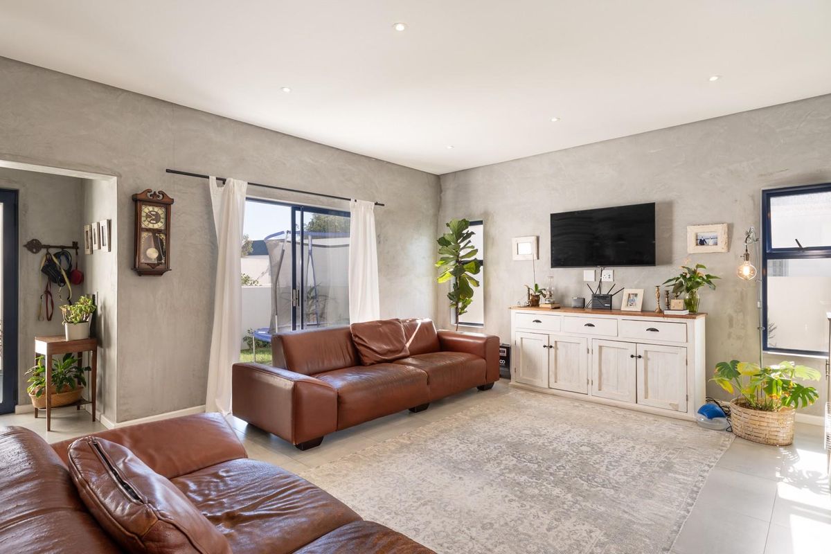 Modern 3-Bedroom Home with Pool in Sought-After Blue Lagoon - Photo 5
