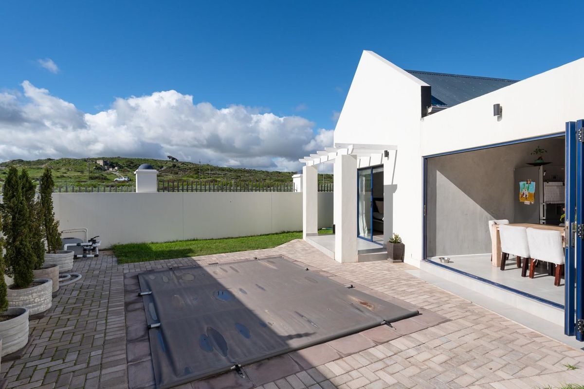 Modern 3-Bedroom Home with Pool in Sought-After Blue Lagoon - Photo 3