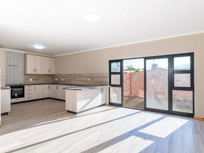 4 Bedroom family home - Photo 2