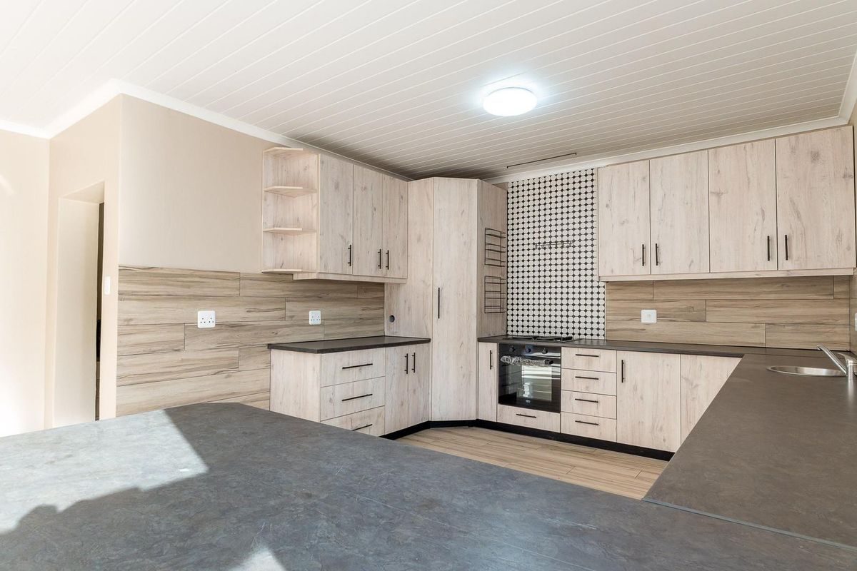 4 Bedroom family home - Photo 5