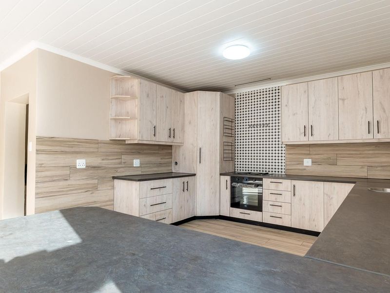 4 Bedroom family home - Photo 5