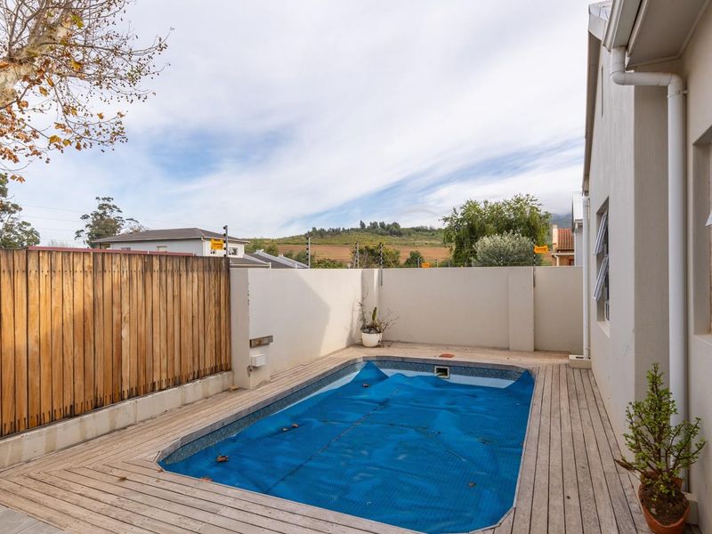 Modern open plan 2 bedroom lock up and go with stunning mountain views! - Photo 7