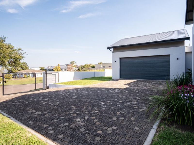 Brand New Luxury 4-Bedroom Home in Secure Estate - Photo 3