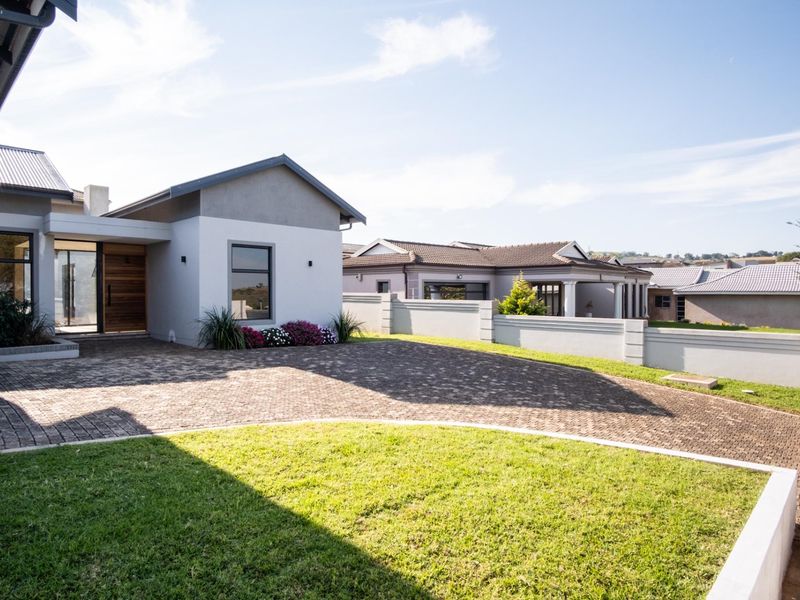 Brand New Luxury 4-Bedroom Home in Secure Estate - Photo 4