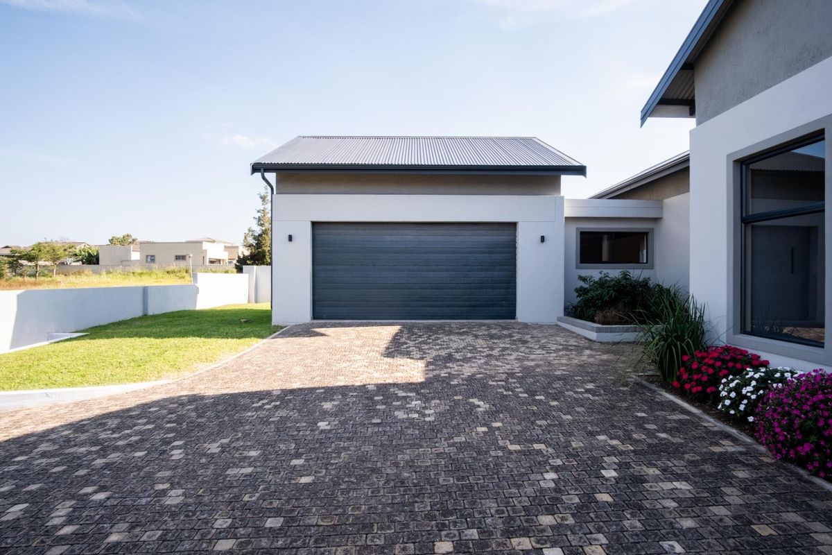 Brand New Luxury 4-Bedroom Home in Secure Estate - Photo 2