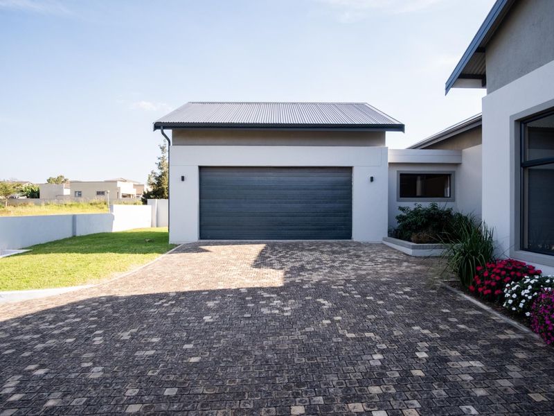 Brand New Luxury 4-Bedroom Home in Secure Estate - Photo 2