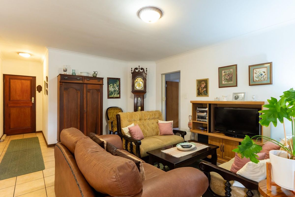 Brand New Sole Mandate - Secure Face-brick Townhouse Living - Photo 3