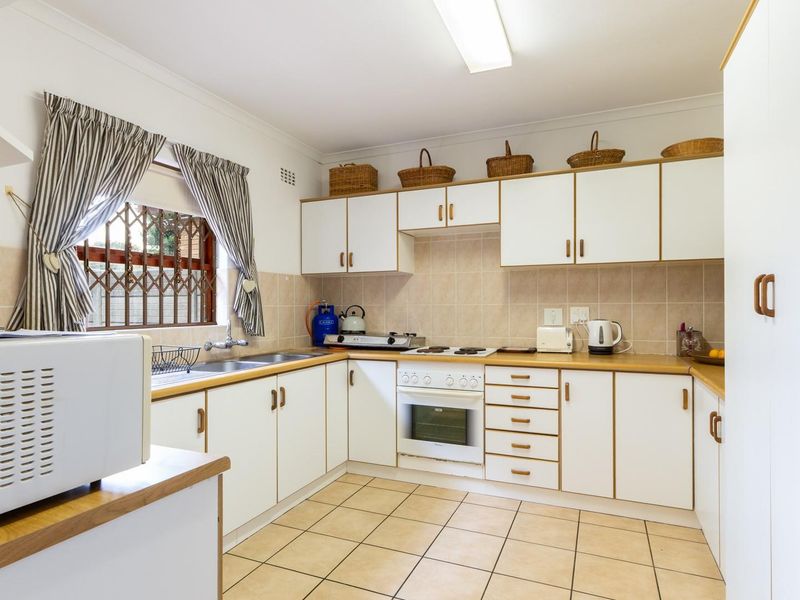 Brand New Sole Mandate - Secure Face-brick Townhouse Living - Photo 9