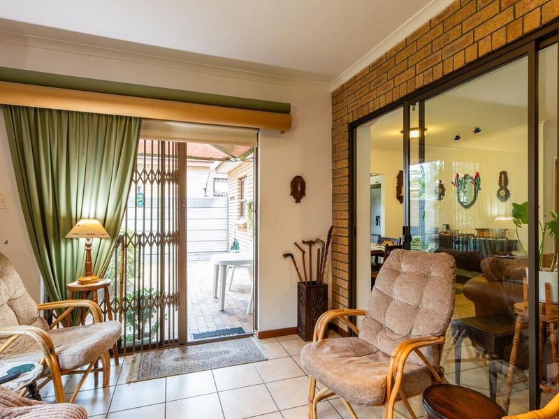 Brand New Sole Mandate - Secure Face-brick Townhouse Living - Photo 7
