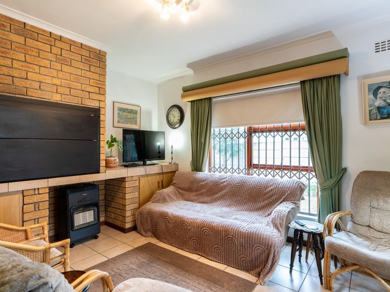 Brand New Sole Mandate - Secure Face-brick Townhouse Living - Photo 6