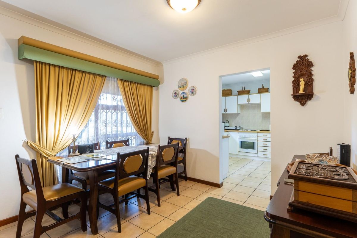 Brand New Sole Mandate - Secure Face-brick Townhouse Living - Photo 4