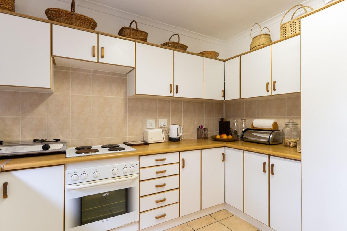 Brand New Sole Mandate - Secure Face-brick Townhouse Living - Photo 5