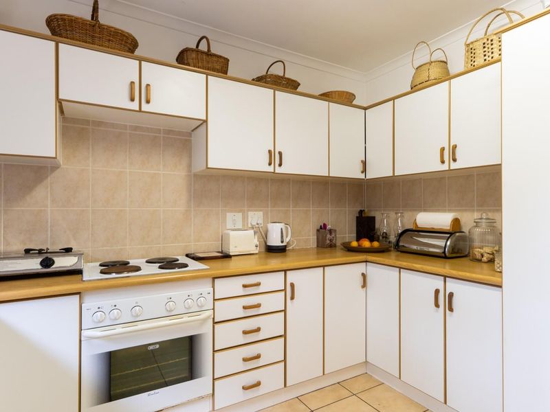Brand New Sole Mandate - Secure Face-brick Townhouse Living - Photo 5