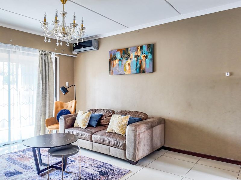 CHARMING GROUND FLOOR UNIT IN A QUIET ESTATE WITH GREAT SHARED AMENITIES - Photo 10
