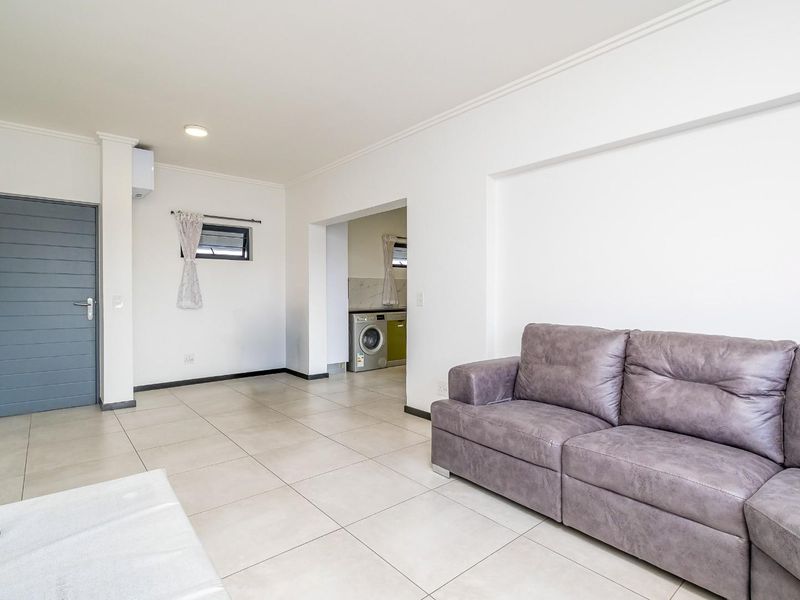 Modern Living in the Heart of Bryanston  - Airbnb Estate! - Photo 1