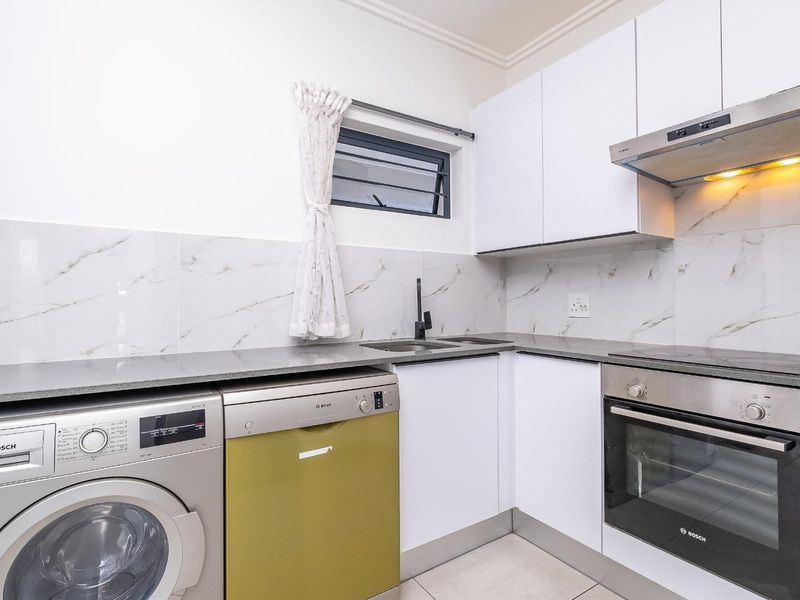 Modern Living in the Heart of Bryanston  - Airbnb Estate! - Photo 5