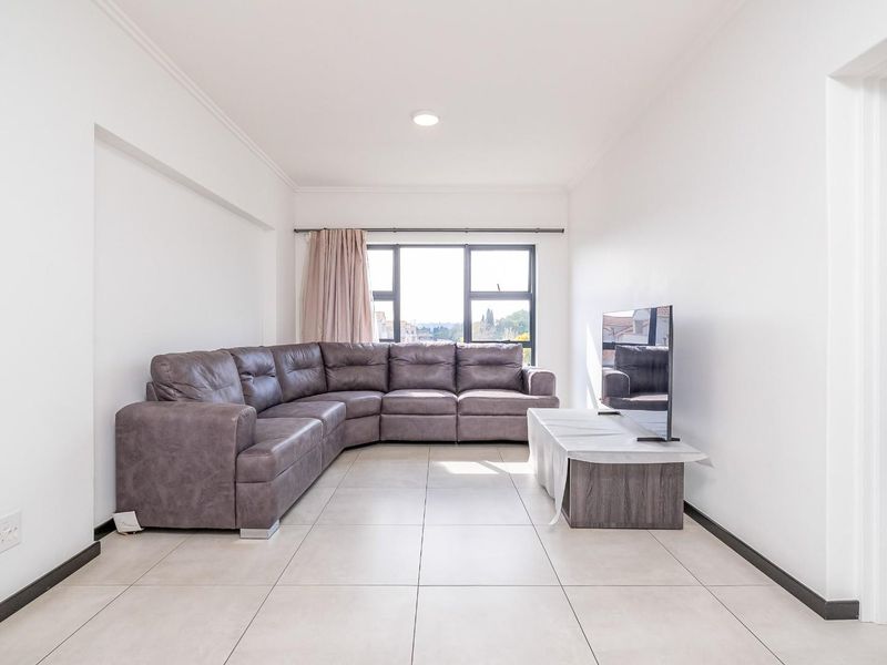 Modern Living in the Heart of Bryanston  - Airbnb Estate! - Photo 8