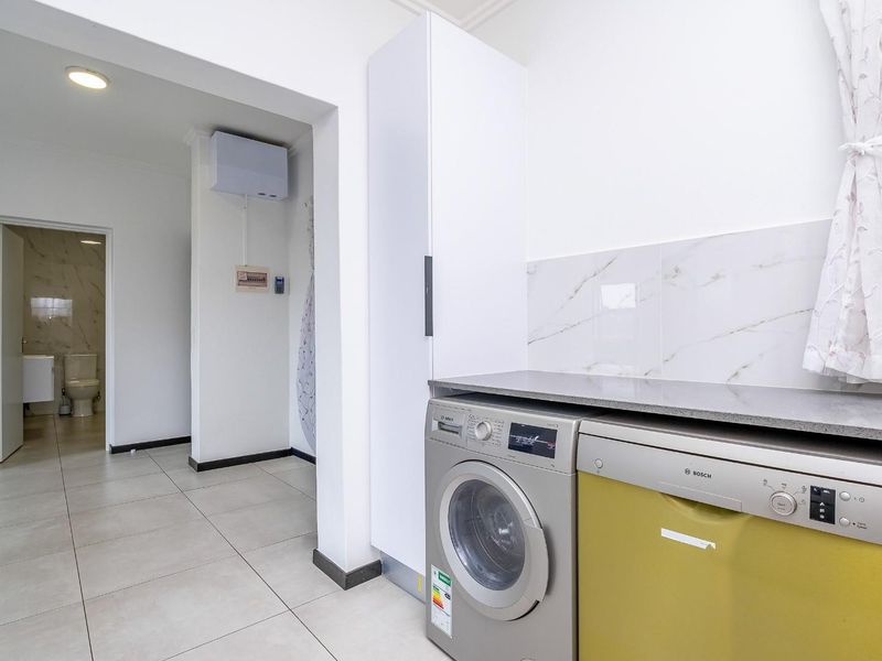 Modern Living in the Heart of Bryanston  - Airbnb Estate! - Photo 7