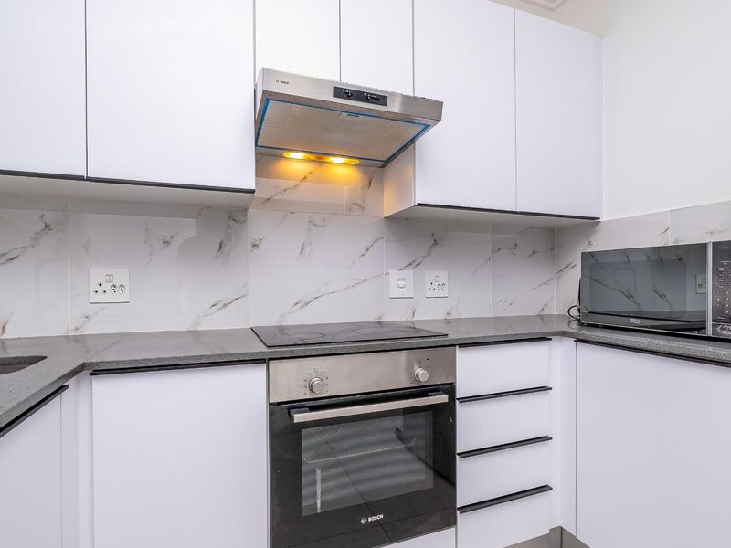 Modern Living in the Heart of Bryanston  - Airbnb Estate! - Photo 6