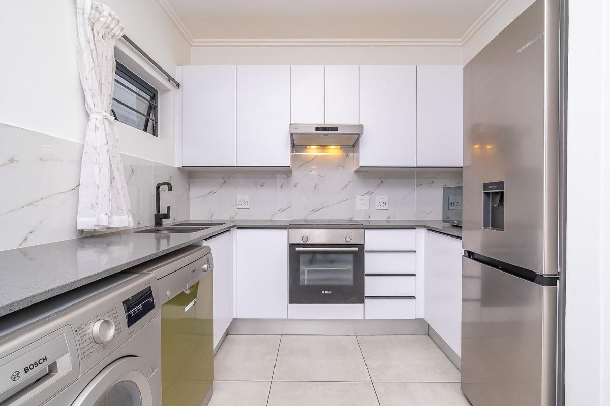 Modern Living in the Heart of Bryanston  - Airbnb Estate! - Photo 4