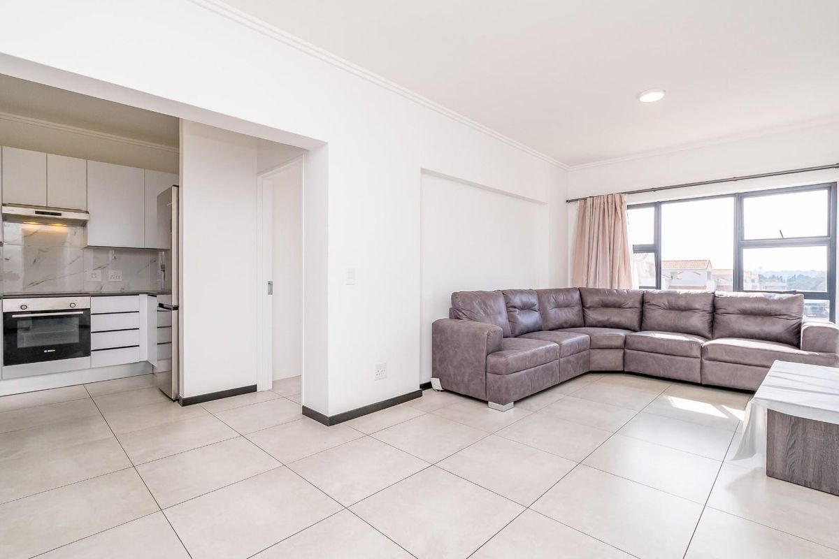 Modern Living in the Heart of Bryanston  - Airbnb Estate! - Photo 2