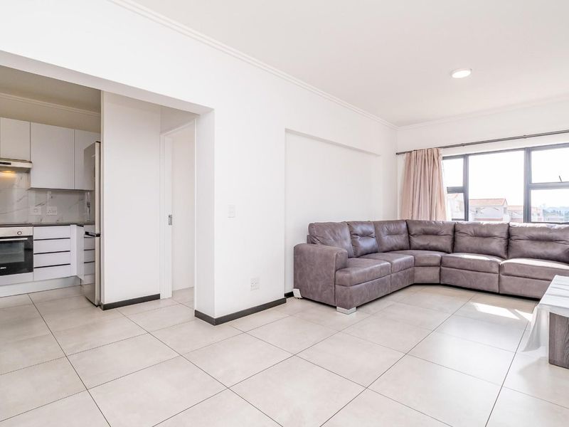 Modern Living in the Heart of Bryanston  - Airbnb Estate! - Photo 2