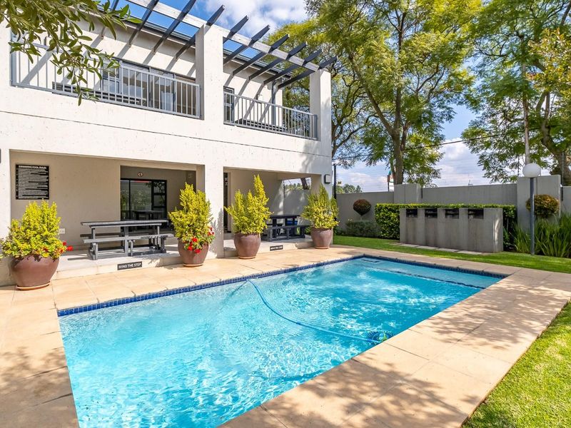 Modern Living in the Heart of Bryanston  - Airbnb Estate! - Photo 1