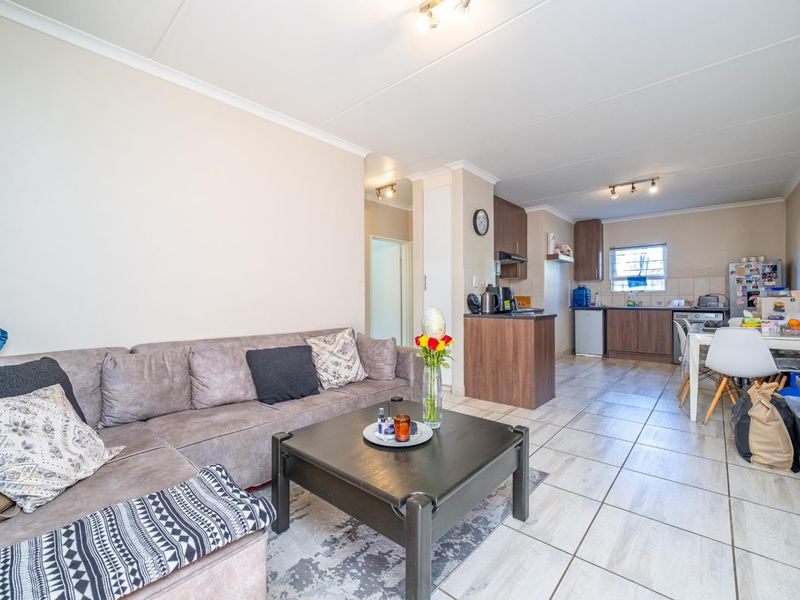Prime Investment Opportunity: Modern Ground-Floor Living in the Heart of Bryanston - Photo 1